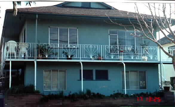 1543 Howard Ave in Burlingame, CA - Building Photo