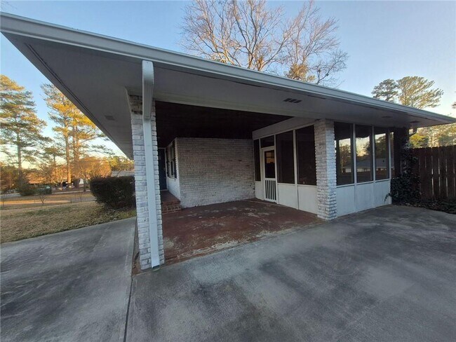 2172 Pawnee Dr SE in Marietta, GA - Building Photo - Building Photo