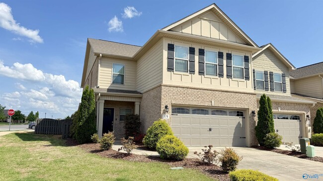 property at 19 Winter King Dr SW