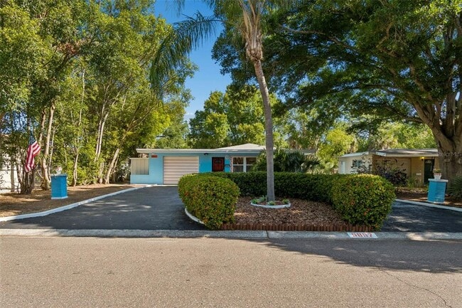 5857 4th Ave N in St. Petersburg, FL - Building Photo - Building Photo