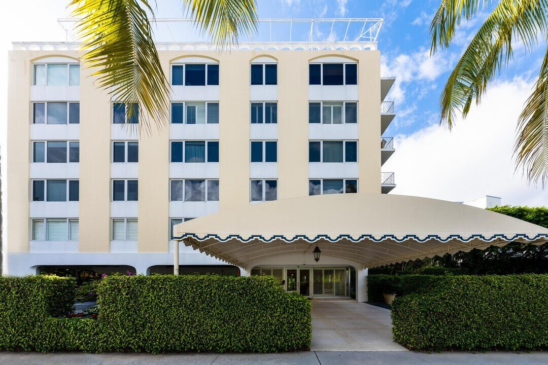 434 Chilean Ave, Unit 2d in Palm Beach, FL - Foto de edificio