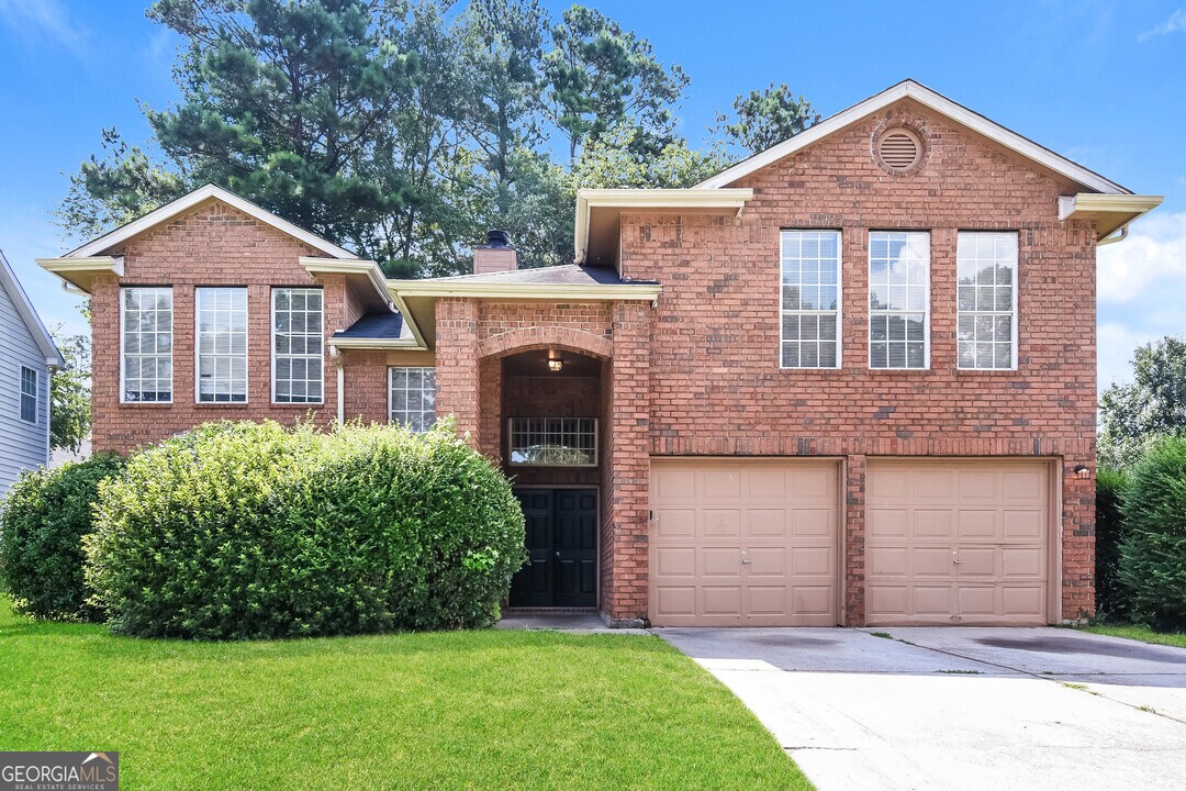 492 Crestwood Ct in Lithonia, GA - Building Photo