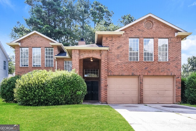 property at 492 Crestwood Ct