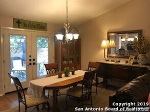 16918 Summer Creek Dr in San Antonio, TX - Building Photo - Building Photo
