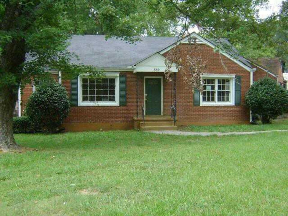 839 Pinehurst Terrace SW in Atlanta, GA - Building Photo