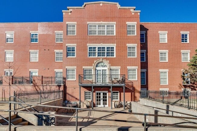 property at 1209 N Harvey Ave