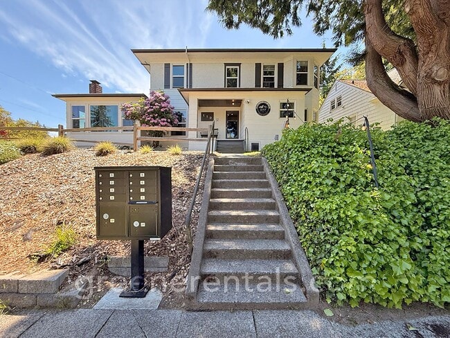 property at 119 20th Ave SE