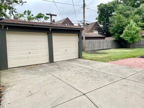 3658 Daleford Rd, Unit 2 in Shaker Heights, OH - Building Photo - Building Photo