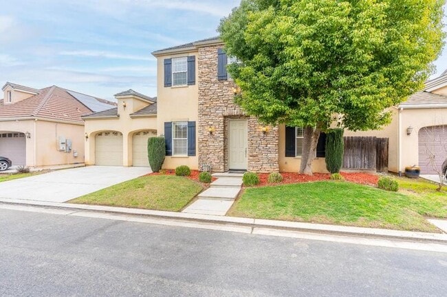 1747 Hughes Ave in Clovis, CA - Building Photo - Building Photo