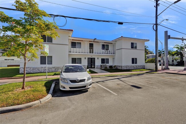 7115 Rue Granville in Miami Beach, FL - Building Photo - Building Photo