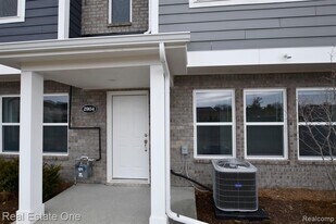 2904 Zana Dr in Troy, MI - Building Photo