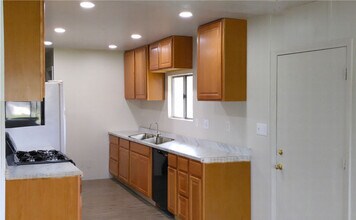 26178 Whispering Oak Ln in Clovis, CA - Building Photo - Building Photo