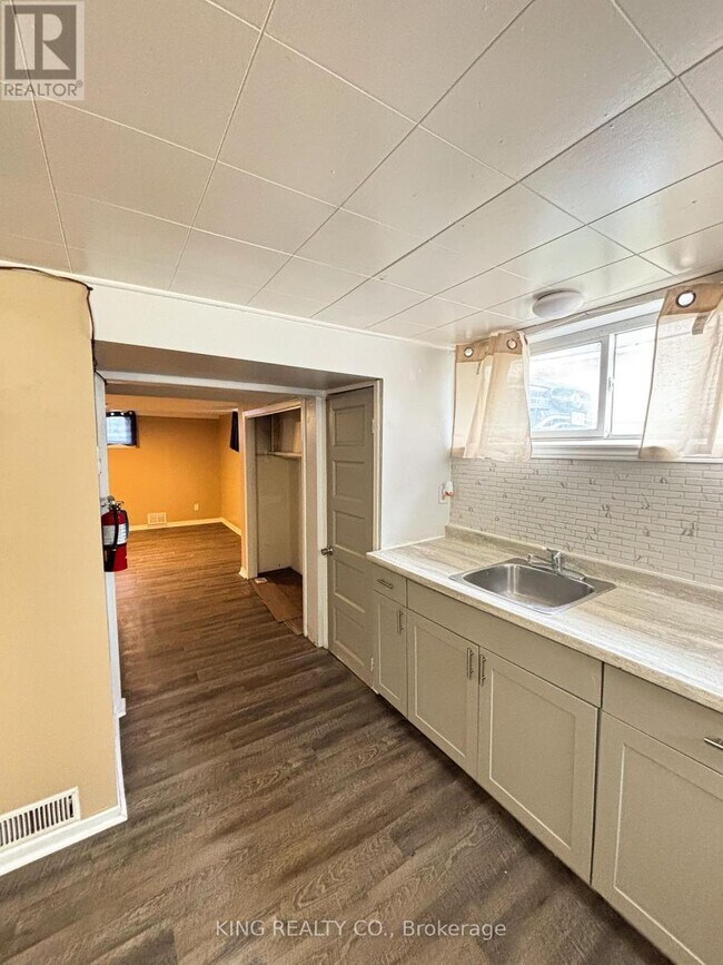 58 Carlton St in St Catharines, ON - Building Photo - Building Photo