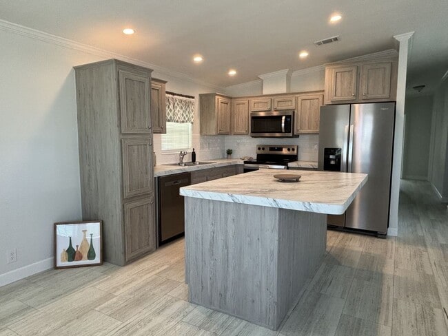 2 Kimberly Ct in Daytona Beach, FL - Building Photo - Building Photo