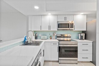 433 Cerromar Ln in Venice, FL - Building Photo - Building Photo