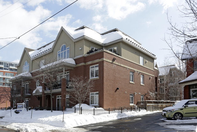 400 Mcleod St in Ottawa, ON - Building Photo - Primary Photo