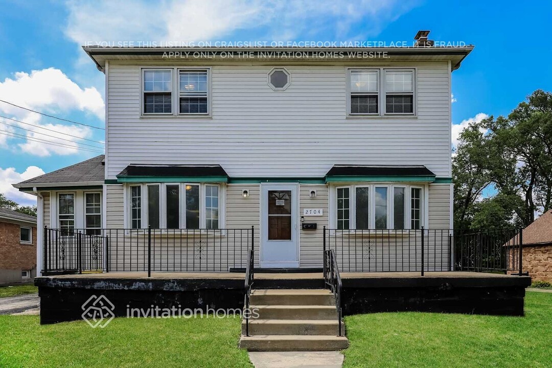 2704 Granville Ave in Melrose Park, IL - Building Photo