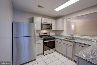 8813 Stoneridge Cir in Baltimore, MD - Building Photo - Building Photo