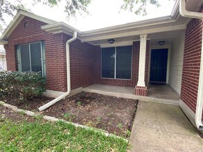 2402 Hallie Ln in Round Rock, TX - Building Photo - Building Photo