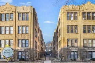 1022 E Hyde Park Blvd in Chicago, IL - Building Photo