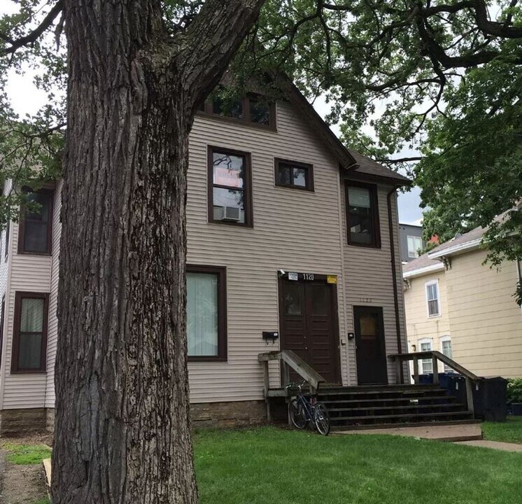 1120 4th St SE in Minneapolis, MN - Building Photo
