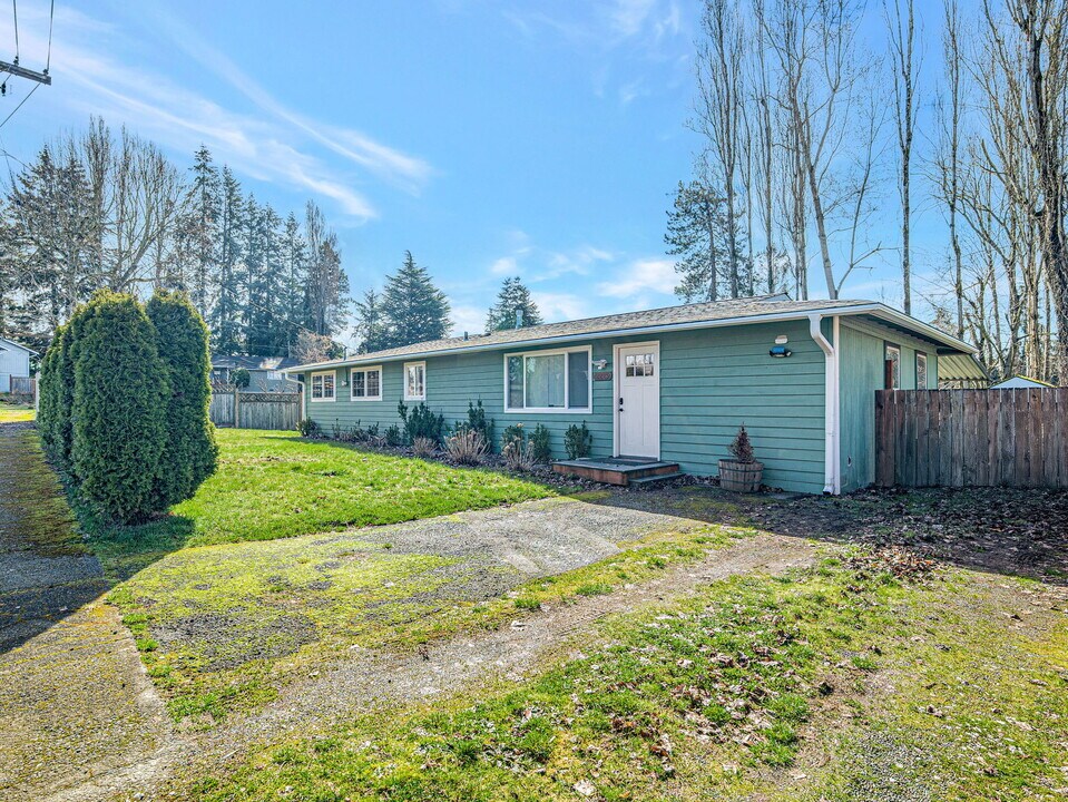 2229 SW 330th St in Federal Way, WA - Foto de edificio