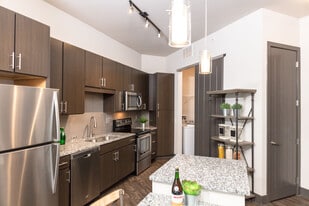 Encore at Forest Park in St. Louis, MO - Building Photo