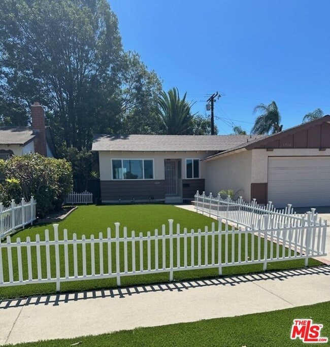 property at 1514 E 215th Pl