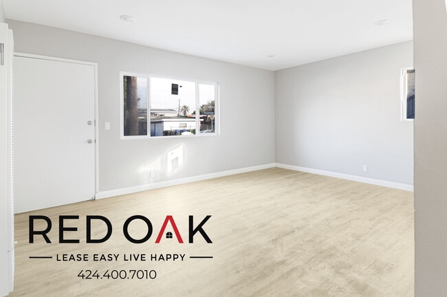 8011 S Western Ave, Unit 6 in Los Angeles, CA - Building Photo - Building Photo