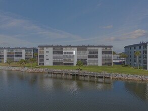 3799 S Banana River Blvd in Cocoa Beach, FL - Building Photo - Building Photo