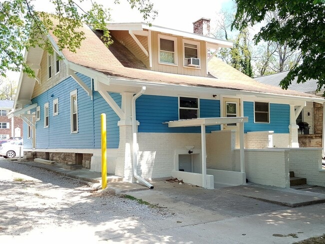 property at 607 E 2nd St