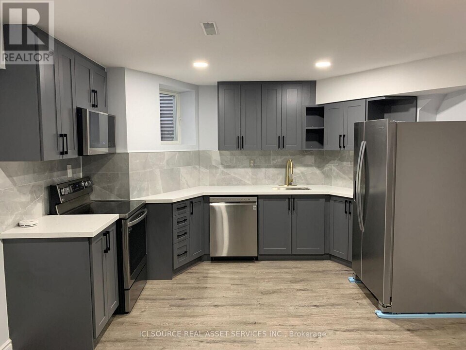 46 Somerset Crescent in Richmond Hill, ON - Building Photo