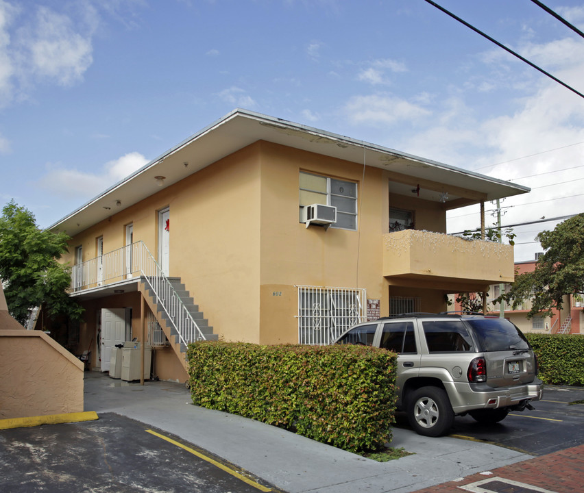 602-610 SW 13th Ave in Miami, FL - Building Photo