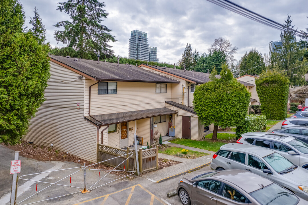 Brentwood Gardens in Burnaby, BC - Building Photo