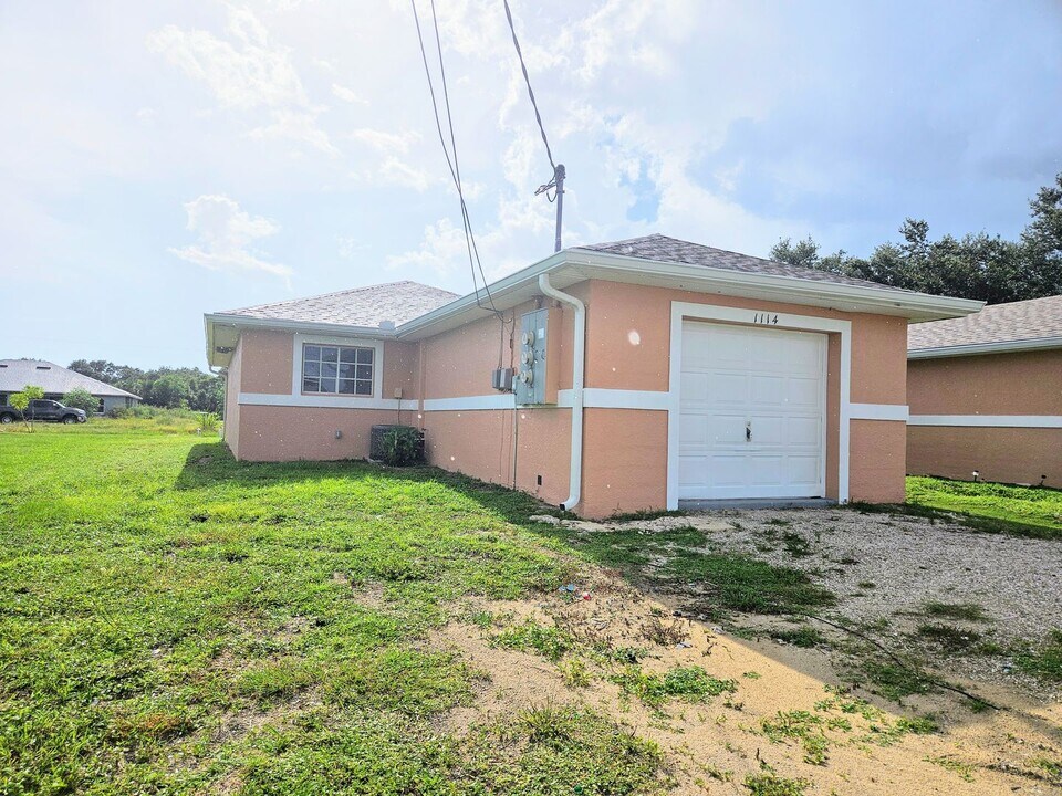 1114 Harry Ave S in Lehigh Acres, FL - Building Photo