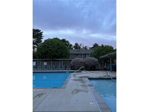 807 Smetana Rd in Hopkins, MN - Foto de edificio - Building Photo