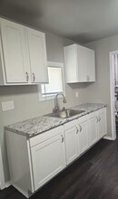 5003 Lark Ave in San Antonio, TX - Foto de edificio - Building Photo