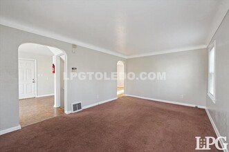 921 Turner Ave in Toledo, OH - Foto de edificio - Building Photo