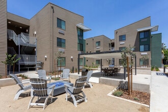 Merced Station in Merced, CA - Foto de edificio - Building Photo