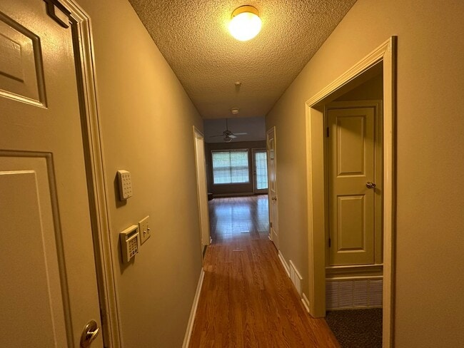 1168 Dove Hollow Cir E in Memphis, TN - Building Photo - Building Photo