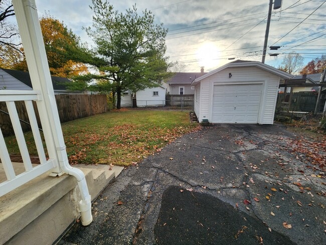 property at 2316 Rosemont Blvd