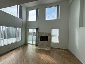 712 9th St in Hermosa Beach, CA - Foto de edificio - Building Photo