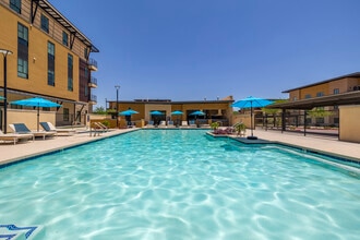 Solace at Ballpark Village in Goodyear, AZ - Foto de edificio - Building Photo