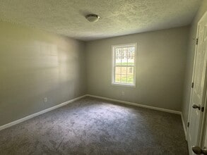 217 Clearview Ct in Lagrange, GA - Building Photo - Building Photo