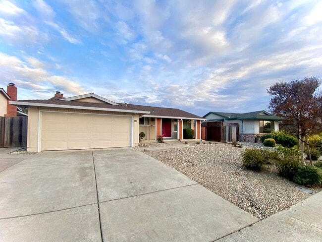 property at 2156 Hartford Dr