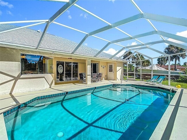 145 Spur Dr in Rotonda West, FL - Foto de edificio - Building Photo