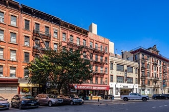 13-15 W 100th St in New York, NY - Building Photo - Building Photo