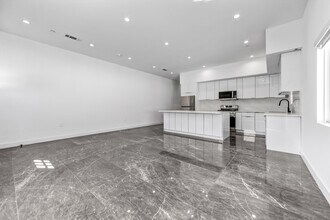 6827 Ranchito Ave in Van Nuys, CA - Building Photo - Building Photo