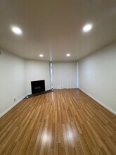 4141 Via Marisol in Los Angeles, CA - Foto de edificio - Building Photo