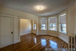 1160 Commonwealth Ave, Unit 34 in Boston, MA - Building Photo